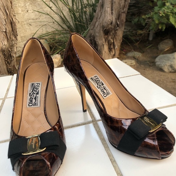 Ferragamo Size 9.5/9 B Vara Bow Pumps Animal Print Patent Leather Heels Peep Toe - Picture 5 of 15